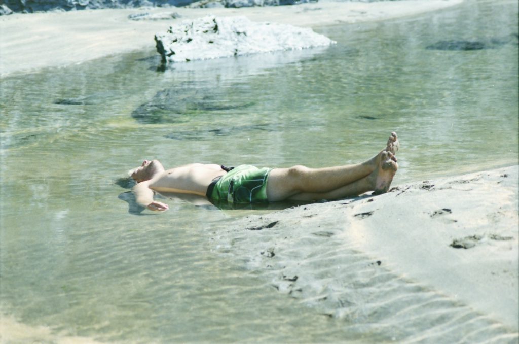 Bodysurfing: Außer einer Badehose braucht man nicht viel.