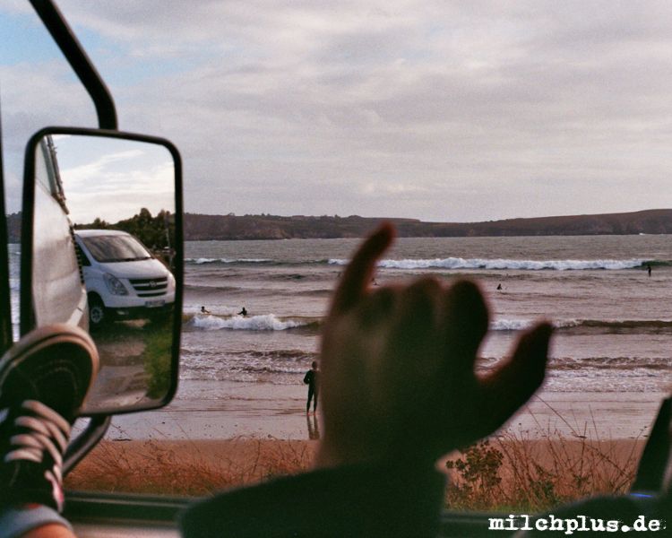 Ein Foto vom Plage du Ris aus dem Camper hinaus fotografiert.