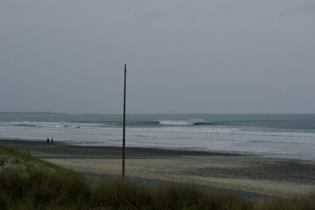 Surfen in Frankreich: Ein brutal guter A-Frame Peak ohne Surfer im Wasser