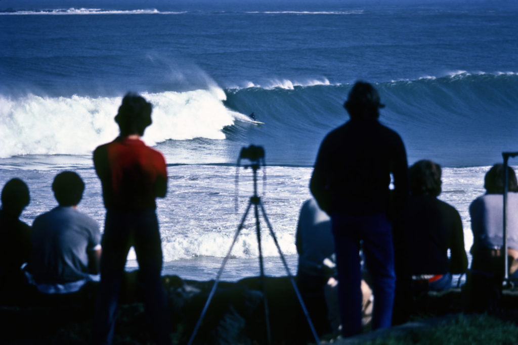 Die 10 besten Surf-Spots der Welt: Ein Surfer auf einer sehr großen Mundaka Welle