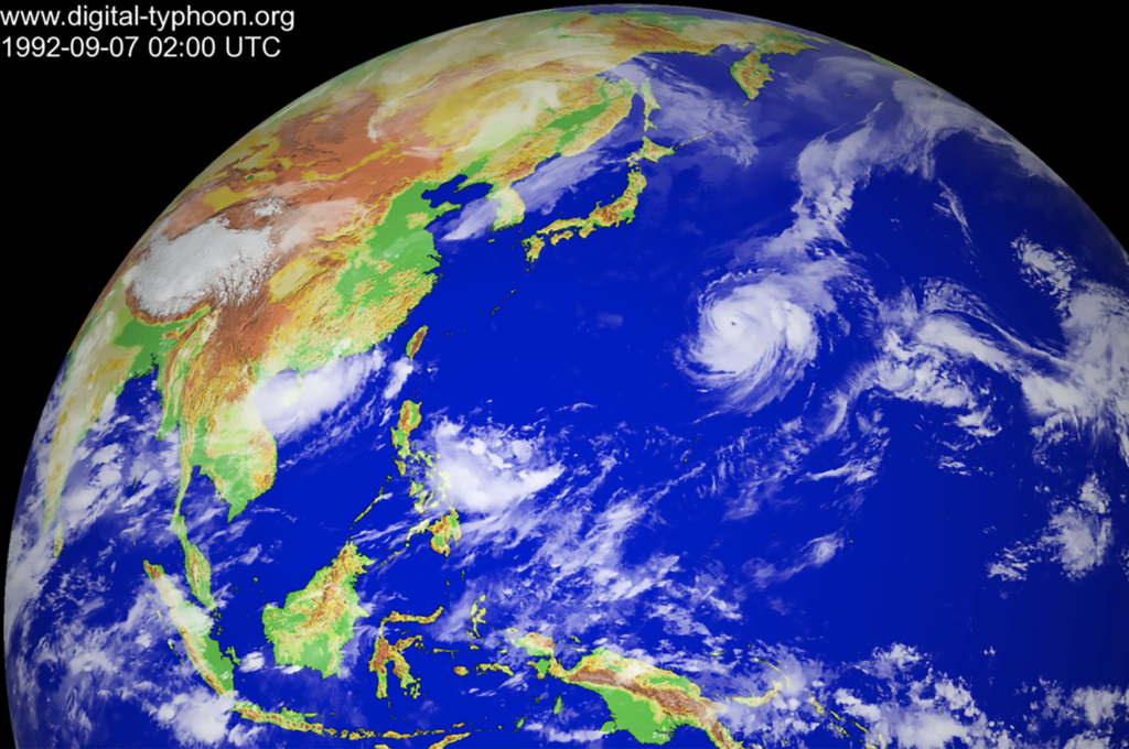 Surfen auf den Philippinen: Ein Satelittenbild von einem Taifun