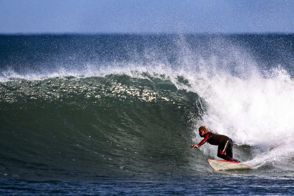 Die 10 besten Surf-Länder der Welt: Ein Surfer in Neuseeland