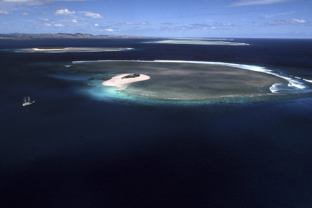 Die besten Surf-Inseln der Welt: Ein Luftbild von Viti Levu in der Mamanuca-Gruppe im Südpazifik