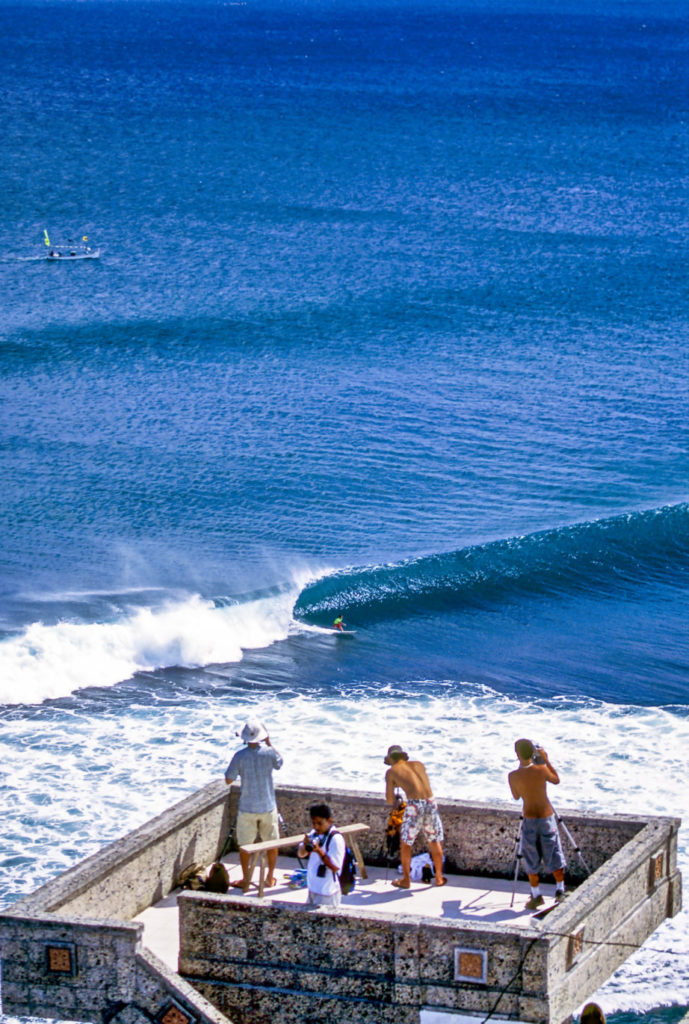 Die besten Surf-Inseln der Welt: Indonesien, Bali, die klassische Riffwelle bei Uluwatu Auf der Bukit-Halbinsel