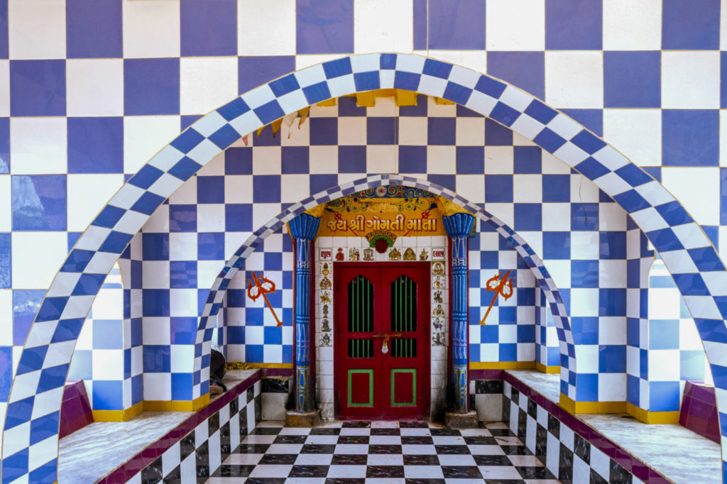 Farbenfrohe Architektur auf der Insel Diu vor der Westküste Indiens.