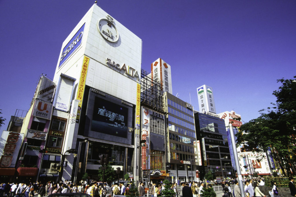 Studio Alta ist ein trendiges Einkaufszentrum für modebewusste Teenager im Chinju-ku District von Tokio.