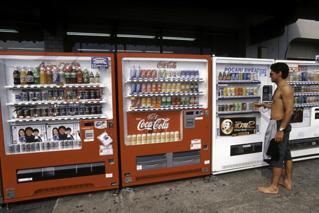 Automaten sind in Japan allgegenwärtig und verkaufen alles, vom Dosenkaffee bis zur gebrauchten Damenunterwäsche.