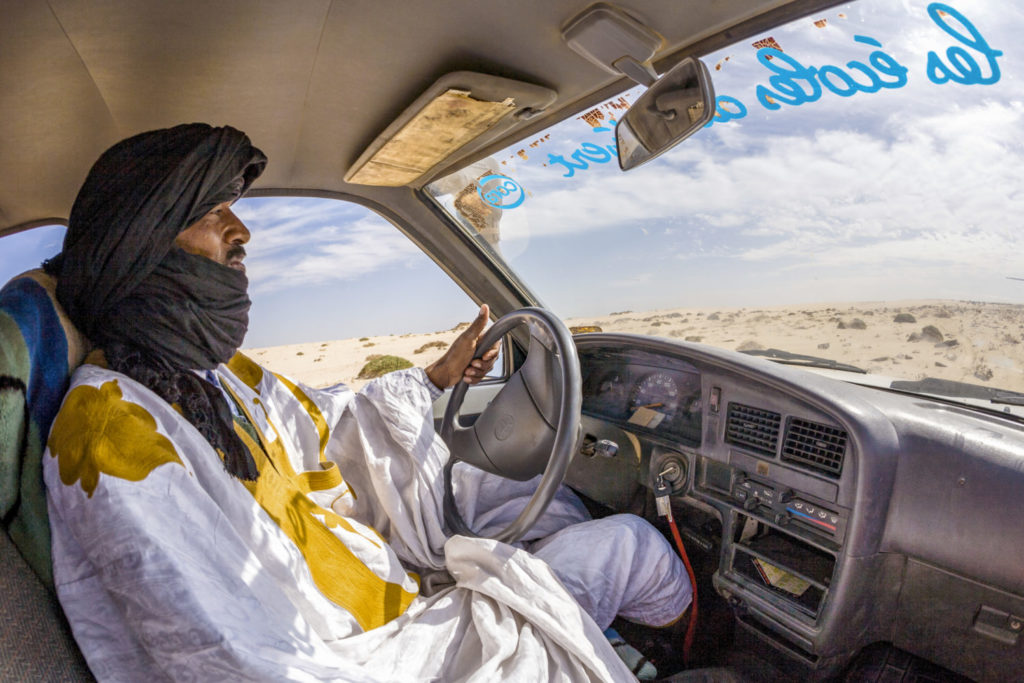 Brahim war ein meisterhafter Wüstenfahrer, der sich mit Wissen und Erfahrung seinen Weg durch die Dünen bahnte.