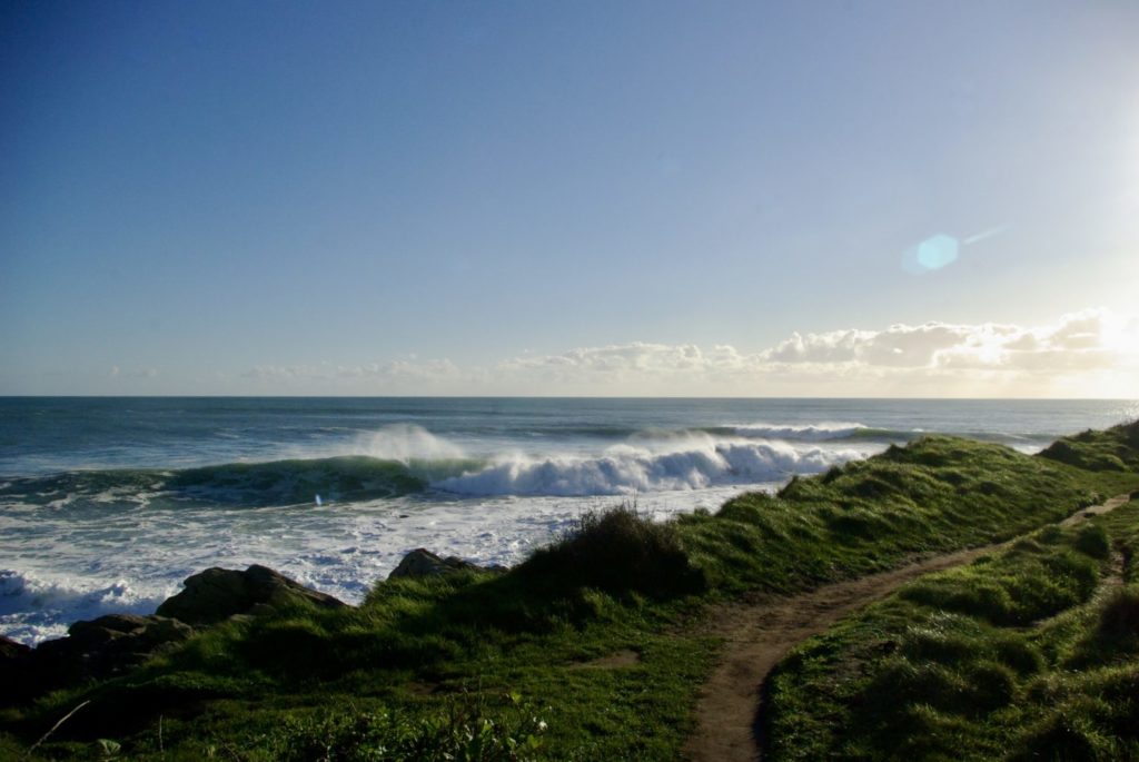 Surfen in Europa: Eine Welle in der Bretagne