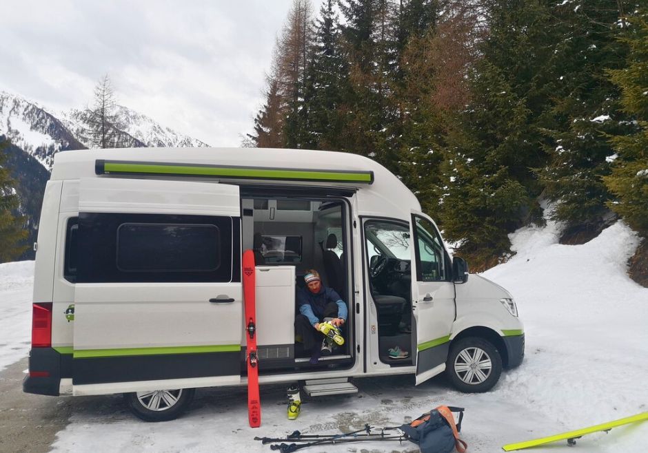 VW Grand California mieten: Ein Grand California im Schnee