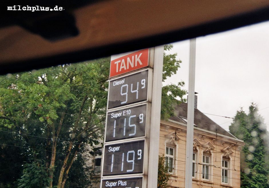 Eine Preisanzeige einer Tankstelle