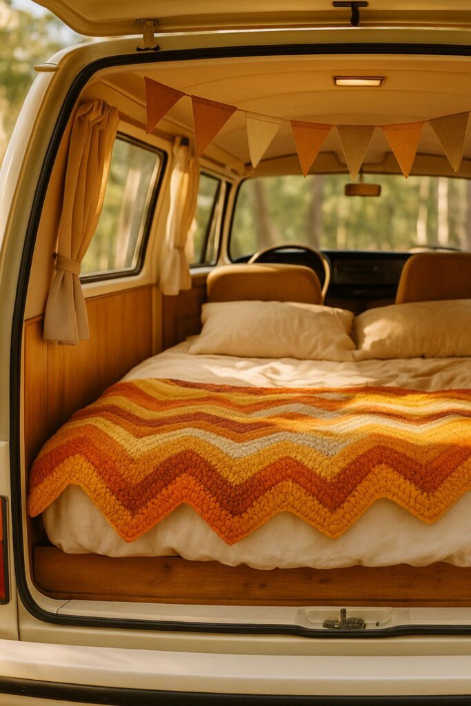 Wohnmobil innen pimpen: Eine Wimpelkette im Camper