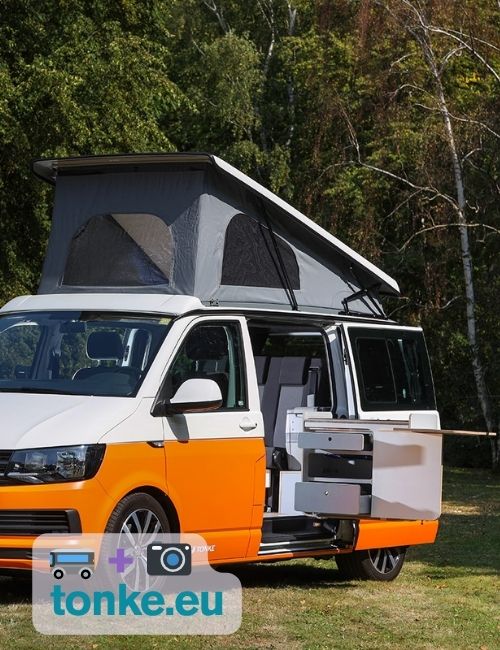 VW Bus Ausbau von Tonke mit Slide-Out-Küche auf der Fahrerseite