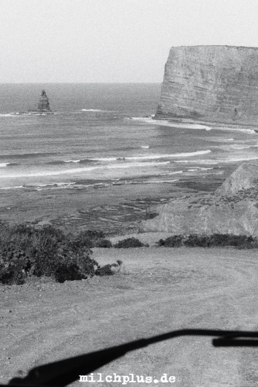 Roadtrip durch Portugal: Die Piste zum Strand Canal.