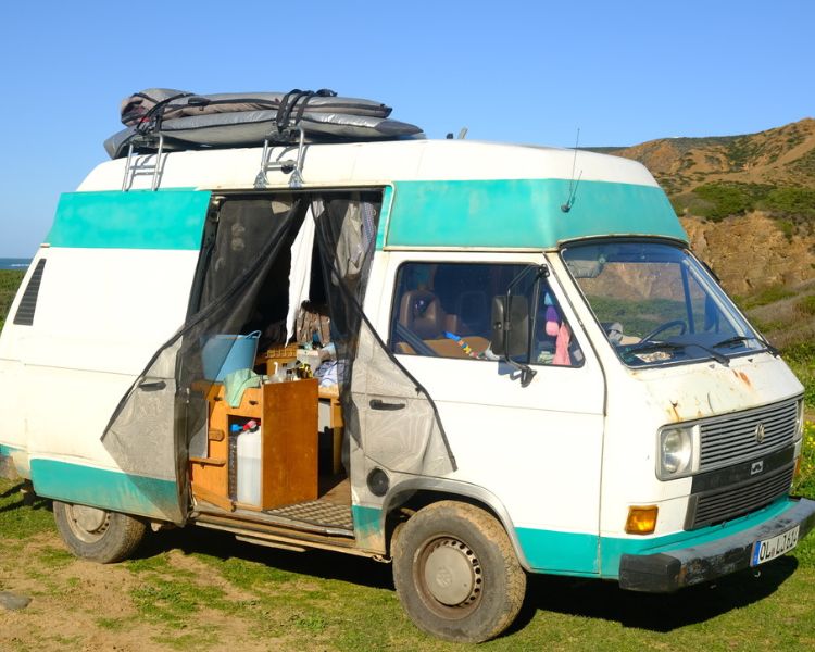 Wohnmobil Packliste: Ein voll gepackter Camper